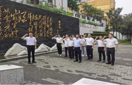 江南网页版投资发展部党支部到识字里社区开展主题党日暨志愿服务活动