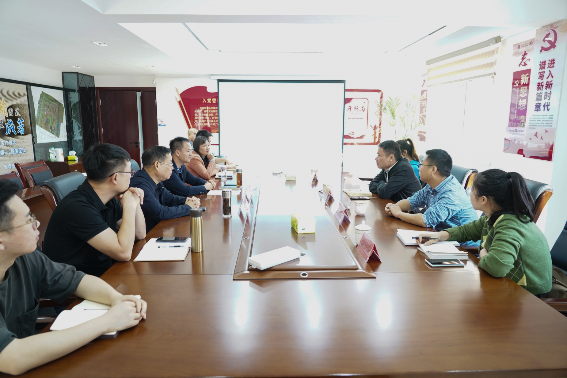 共青团益阳市委对益沅江南网页版市级“青年文明号”创建工作进行实地验收
