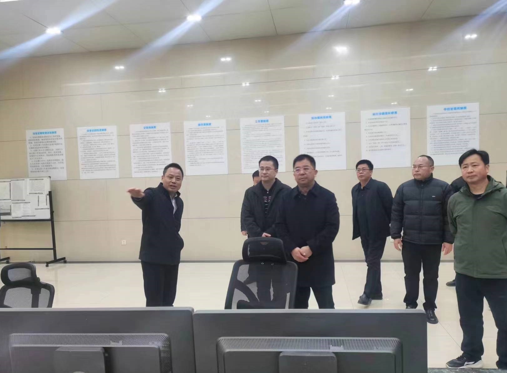 刘志刚带队赴株洲航电分江南网页版检查并看望慰问一线职工