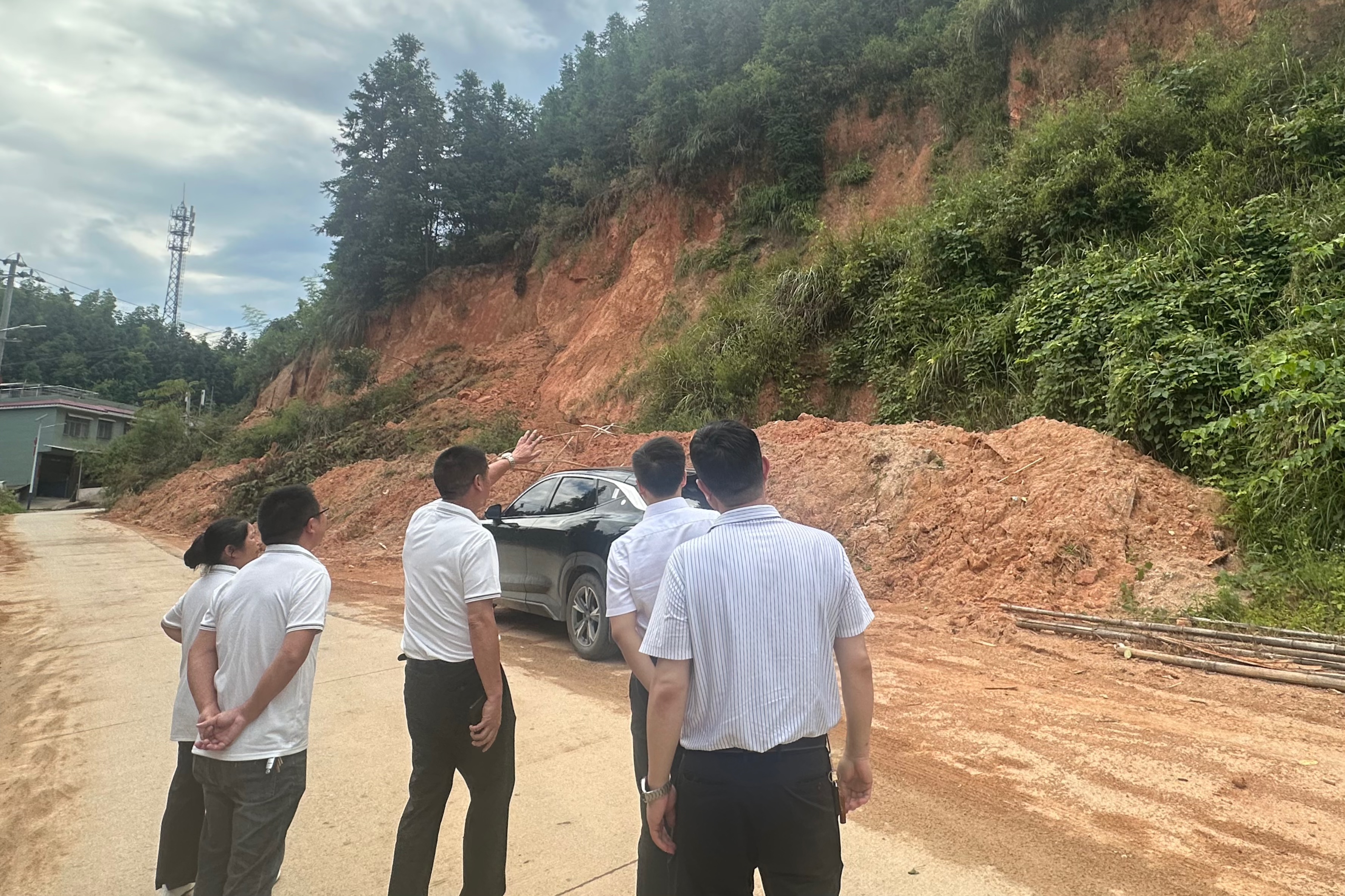 江南（中国）官方党群综合与人力资源党支部开展党建联村活动