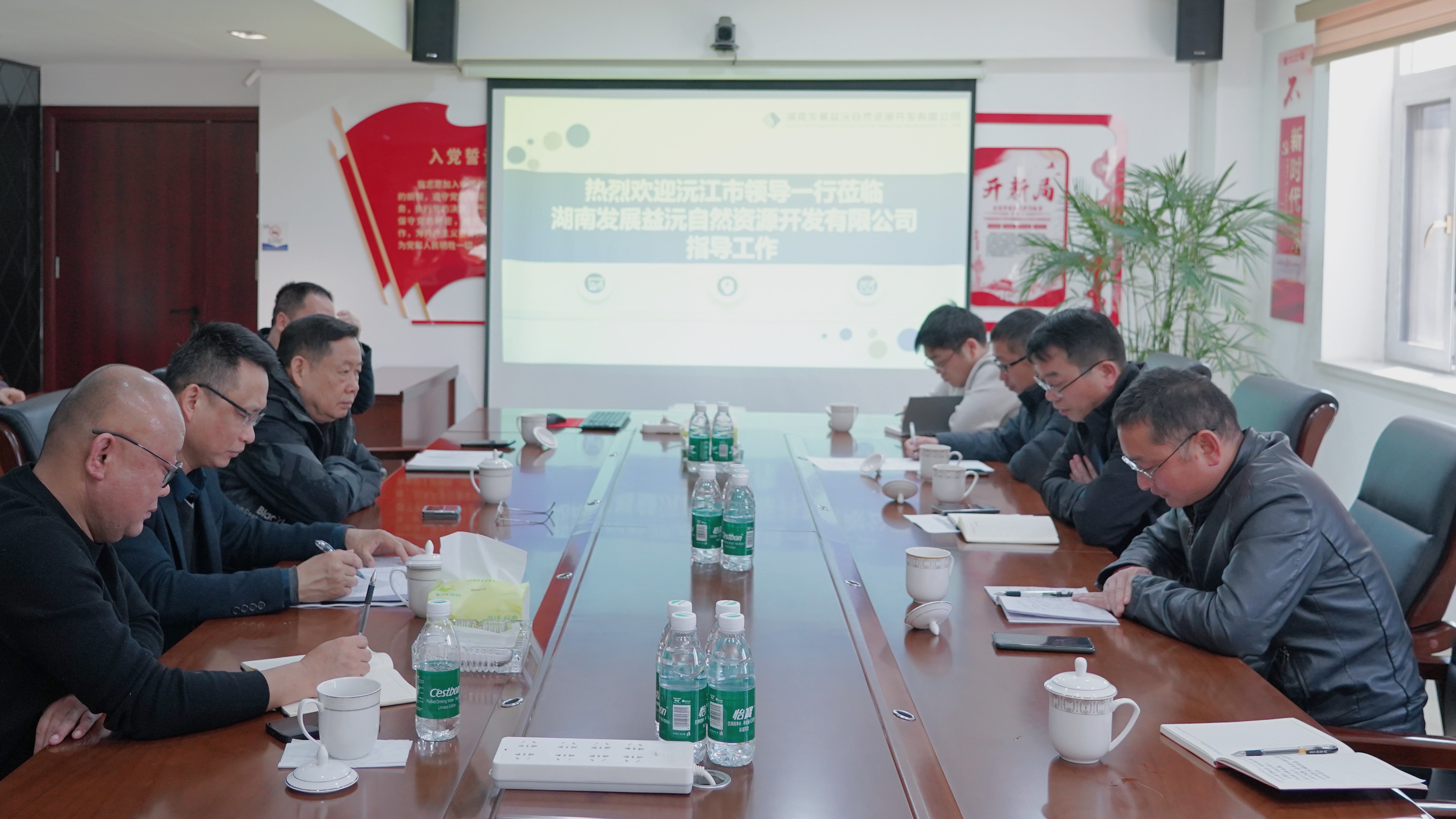 沅江市政协副主席、工商联主席汪交龙到益沅江南网页版调研
